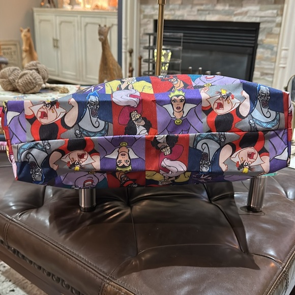 Disney® Villians Colorful Print Cover, Tote Bag. Velcro Closure NWT, uncarried! - Picture 6 of 12